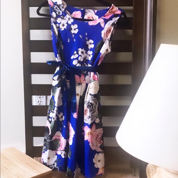 Beautiful floral dress - Picture 3 of 5